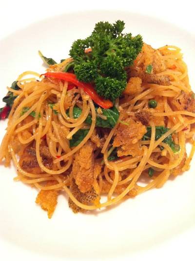 สปาเก็ตตี้ปลาสลิด ที่ ร้านอาหาร Greyhound Café ดิเอ็มโพเรี่ยม