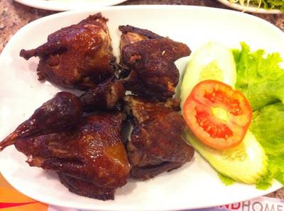 นกพิราบ ที่ ร้านอาหาร ไก่ทอง (ก๊ำไก๊ ไก่ทอง)