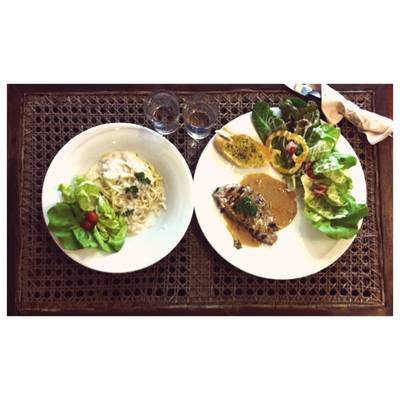 คาโบนารากับสเต๊กหมู :) ที่ ร้านอาหาร Slove U
