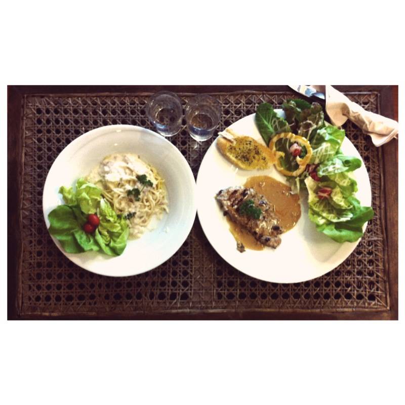 คาโบนารากับสเต๊กหมู :) ที่ ร้านอาหาร Slove U