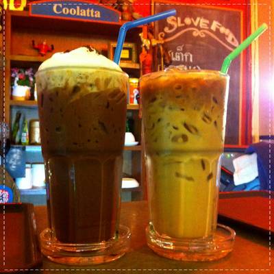 Double Chocolate And Dirty Chai Tea.  ที่ ร้านอาหาร Slove U