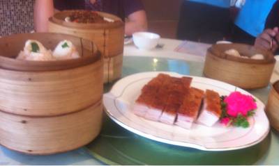 หมูกรอบสุดยอด ที่ ร้านอาหาร อาเก่ง อบาโลน (Ah-Keng Abalone) หมูกรอบสุดยอด ที่ ร้านอาหาร อาเก่ง อบาโลน (Ah-Keng Abalone)