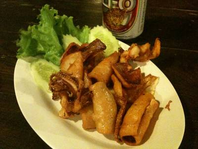 หมึกแดดเดียวทอด ที่ ร้านอาหาร ครัวไอทะเล