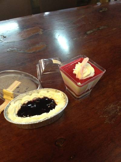 เค้กหน้าร้่านกินรอจานหลัก ที่ ร้านอาหาร ครัวเขาใหญ่