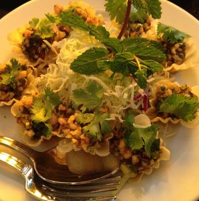 ลาบกระทงทอง ที่ ร้านอาหาร ขวัญจิตร