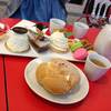 ชุดขนมกับกาน้ำชาใบน้อย ที่ ร้านอาหาร Montblanc Promenade