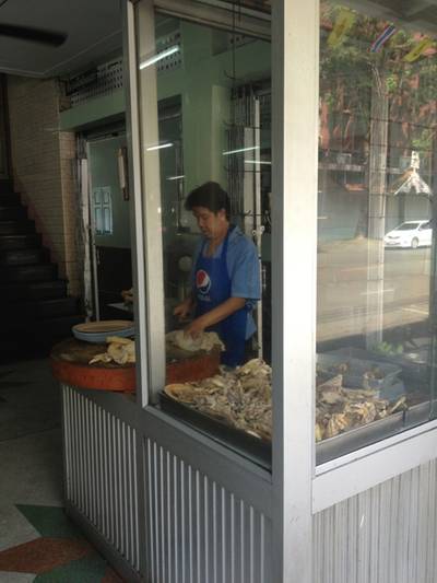 ร้านอาหาร ผ่านฟ้า