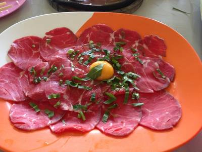 เนื้อโพนยางคำสไลซ์ ที่ ร้านอาหาร ร้านอาหารจานเปล
