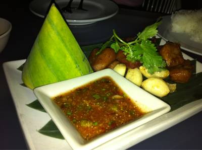 หมูแดดเดียวทอดกระเทียม ที่ ร้านอาหาร นิวสตอรี่ พัฒนาการ