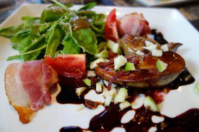 สเต็กปลาหิมะ ที่ ร้านอาหาร Peppery Barrel Bistro & Wine bar