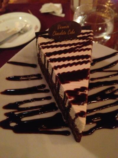 ช็อกโกแลตเค้กตัวท็อปของร้านค่ะ ที่ ร้านอาหาร Neil's Tavern Restaurant (Steak House) ร่วมฤดี