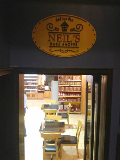 ยังเหลือรูปที่ดองไว้อีก ที่ ร้านอาหาร Neil's Tavern Restaurant (Steak House) ร่วมฤดี