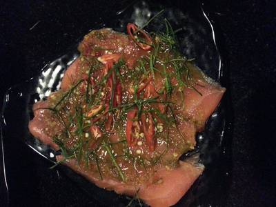 ยำปลาแซลมอลรมควัน ที่ ร้านอาหาร Evaime Shabu Shabu Siam Discovery Center ยำปลาแซลมอลรมควัน ที่ ร้านอาหาร Evaime Shabu Shabu Siam Discovery Center