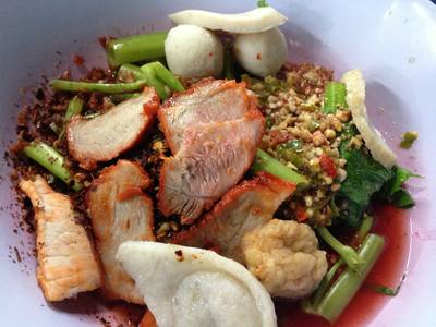 เกาเหลาเย็นตาโฟต้มยำแห้ง ที่ ร้านอาหาร ตี๋เย็นตาโฟรสเด็ด (ประตูผี)