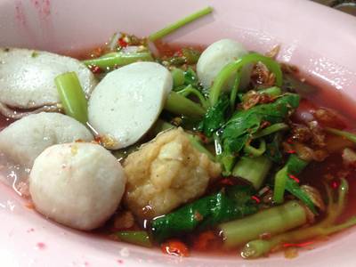 บะหมี้แห้งโฟ ที่ ร้านอาหาร ตี๋เย็นตาโฟรสเด็ด (ประตูผี)
