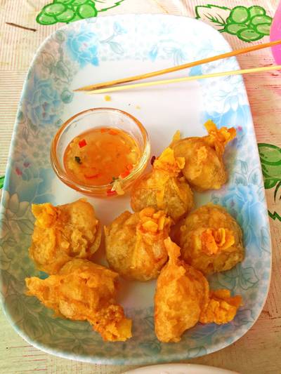 ถุงทองทอด = 20.- ที่ ร้านอาหาร แพวัดแหลม ถุงทองทอด = 20.- ที่ ร้านอาหาร แพวัดแหลม