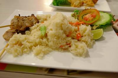 ข้าวผัดหมูย่างกาลครั้งหนึ่ง ที่ ร้านอาหาร ส้มตำดอกรัก The Circle
