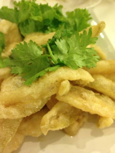 ปลา. ทอดน้ำปลา ที่ ร้านอาหาร บ้านทะเลซีฟู้ด ปลา. ทอดน้ำปลา ที่ ร้านอาหาร บ้านทะเลซีฟู้ด