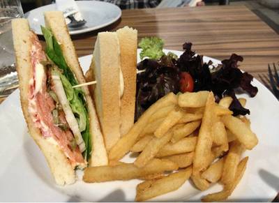 Smoke Salmon Philadelphia (250 Baht) ที่ ร้านอาหาร HOBS Int Intersect พระราม 3