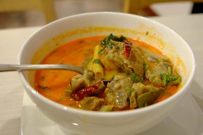 ซี่โครงหมูต้มยำแบบน้ำข้น ที่ ร้านอาหาร ส้มตำดอกรัก The Circle