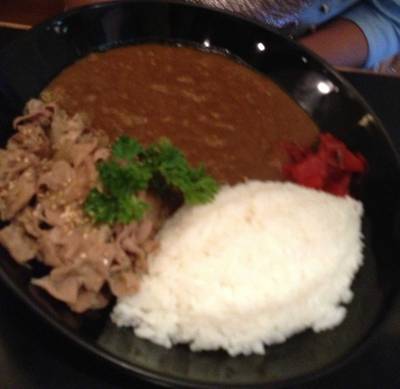 กระหรี่หมูไม่ทอดรสใกล้เคียงเนื้อพอสมควร ที่ ร้านอาหาร Kinniku Gyudon