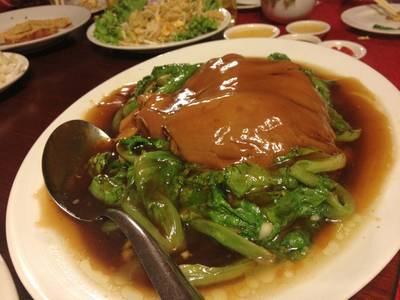 ขาหมูอร่อยเยิ้มๆ อย่าได้หวั่นแม้คลอเรสเตอรอลมันจะมาก ที่ ร้านอาหาร เกรท เซี่ยงไฮ้