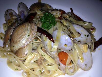 เฟสตูผัดหอยลายพริกกระเทียม ที่ ร้านอาหาร สามเสนวิลล่า ราชพฤกษ์