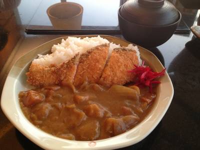 ข้าวแกงกระหรี่ปลาแซลมอล ที่ ร้านอาหาร Nippon Kai