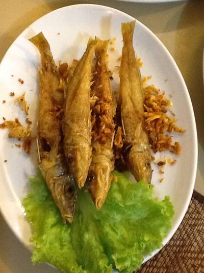 ปลาทายทอดขมิ้น อร่อยมาก ที่ ร้านอาหาร จันทน์หอม
