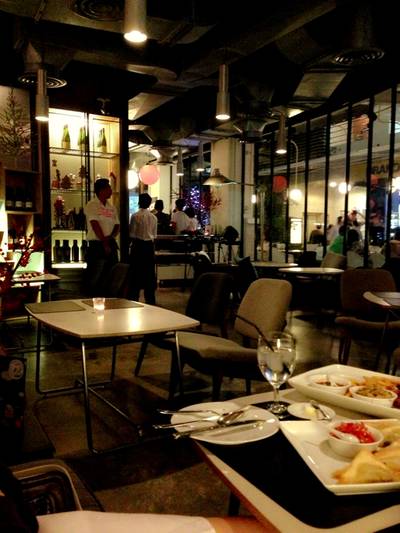 ร้านอาหาร Greyhound Café - J Avenue
