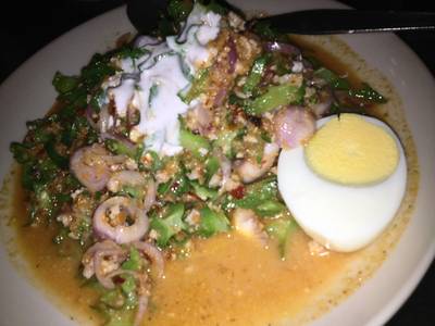 ยำถั่วพลู ที่ ร้านอาหาร สามเสนวิลล่า ราชพฤกษ์