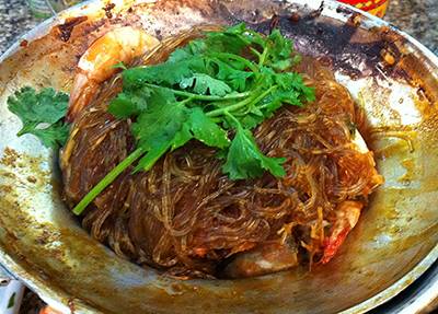 กุ้งอบวุ้นเส้น กินกุ้งไม่หมดเลยคะ  ที่ ร้านอาหาร ฮั่วเซ่งฮง เยาวราช