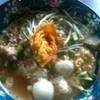 บะหมี่เกี๊ยวกุ้งต้มยำ ที่ ร้านอาหาร หลุยส์ บะหมี่เกี้ยวกุ้ง