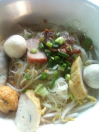 เส้นหมี่แห้ง-เส้นละเอียด เหนียว ที่ ร้านอาหาร หลุยส์ บะหมี่เกี้ยวกุ้ง