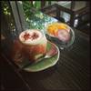 คาปูชิโน่ร้อน+เค้กฝอยทอง ที่ ร้านอาหาร B&B ชิฟฟ่อนเค้กมะพร้าวน้ำหอม บ้านแพ้ว,นิคมอุตสาหกรรมสมุทรสาคร