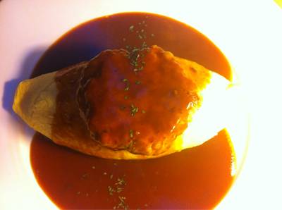ข้าวเบอร์เกอร์หมูราดซอสเดมิกลาส ที่ ร้านอาหาร OMU (โอมุ) Park Lane