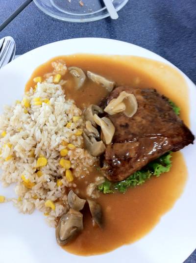 ข้าวไก่อบซอสเห็ด ที่ ร้านอาหาร ปทุมเค้ก