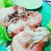 กุ้งแม่น้ำทอดกระเทียม 80฿ ที่ ร้านอาหาร ร้านพี่อ้อ