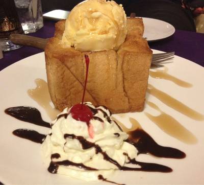 Honey Toast  ที่ ร้านอาหาร Wine Deni Cafe & Restaurant