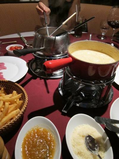 Cheese Fondue ที่ ร้านอาหาร Chesa Swiss Restaurant