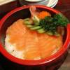 ข้าวหน้าปลาแซลมอนดิบ  ที่ ร้านอาหาร Ai Sushi