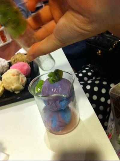 ไอศครีมเปลี่ยนสี 145 บาท ที่ ร้านอาหาร Icedea