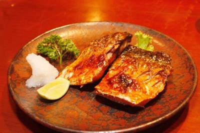 ปลาซาบะย่างเกลือ  ที่ ร้านอาหาร Takumi