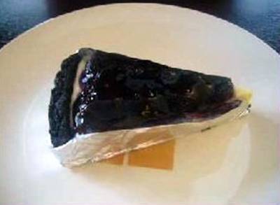 พายบลูเบอรี่ ครีมเนียนอร่อยค่ะ ที่ ร้านอาหาร Cherubin