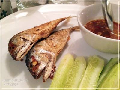 ปลาทูทอดอร่อยมากกกก กรอบเวอร์ ที่ ร้านอาหาร อารีย์บาบาร์