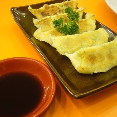 เกี๊ยวซ่า จานนี้ไม่ค่อยอร่อยเท่าไหร่ค่ะ ที่ ร้านอาหาร Tokyo Ka-Rei จามจุรีสแควร์