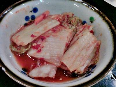 กิมจิ ไม่ค่อยอร่อยค่ะ ที่ ร้านอาหาร Aka Ushi สาขาเมเจอร์รัชโยธิน