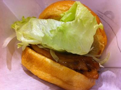 เบอร์เกอร์ไก่เทอริยากิ ที่ ร้านอาหาร Mos Burger Siam Paragon