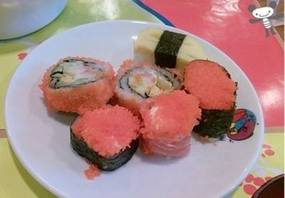 ซูชิหน้าต่างๆ ค่ะ ที่ ร้านอาหาร Daiichi Emerald Hotel