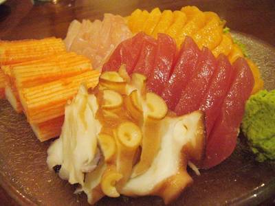 ซาซิมิ-แซลมอน-ปูอัด ที่ ร้านอาหาร Takumi